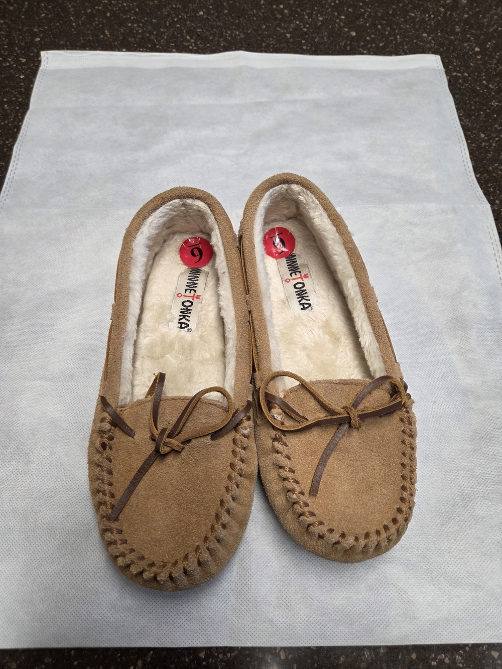 Minnetonka Tan Suede Moccasin Slippers — Size 6